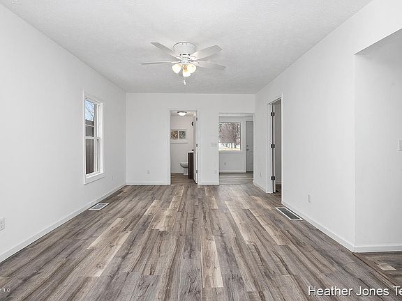 3rd image of 135 W Grant St