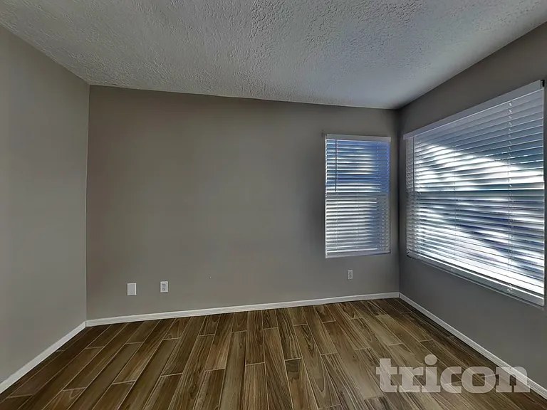 848 Rebecca Ct NE — Photo 4