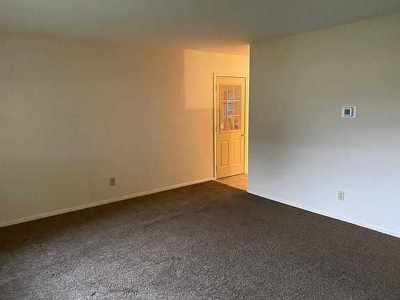 3rd image of 810 Sheffield Dr