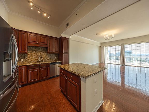 3rd image of 3225 Turtle Creek Blvd APT 1422