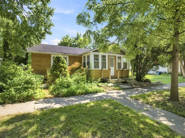 727 E Jackson St, Morris, IL 60450