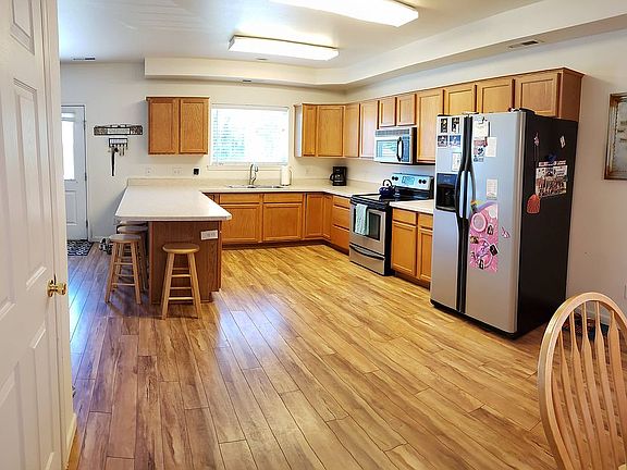 5th image of 1565 Park Pl