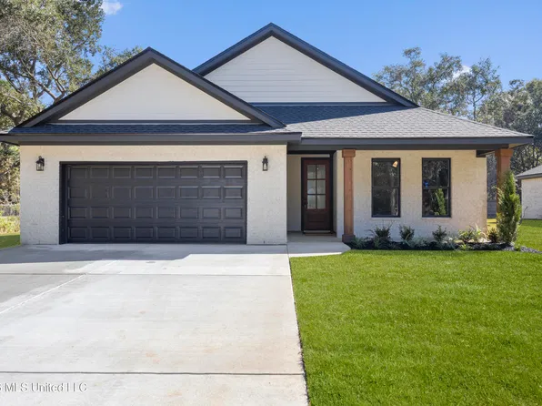 1616 Deer St, Ocean Springs, MS 39564