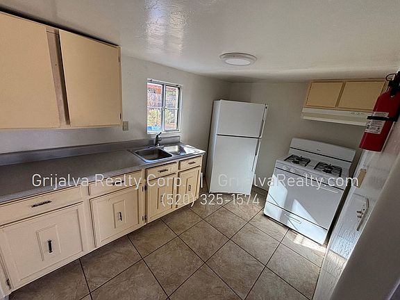 4th image of 213 W Ohio St APT 3