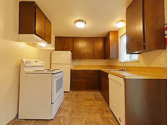 4th image of 108-114 NE Conifer Blvd #13
