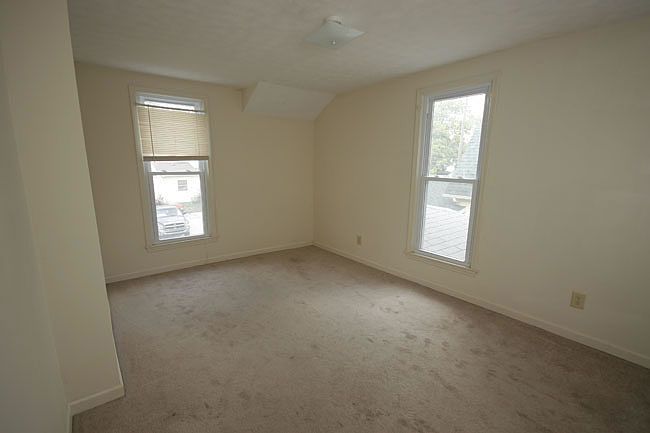 2nd image of 2102 W Jackson St