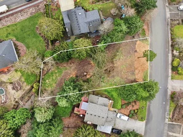 210 W Saint James Pl, Longview, WA 98632