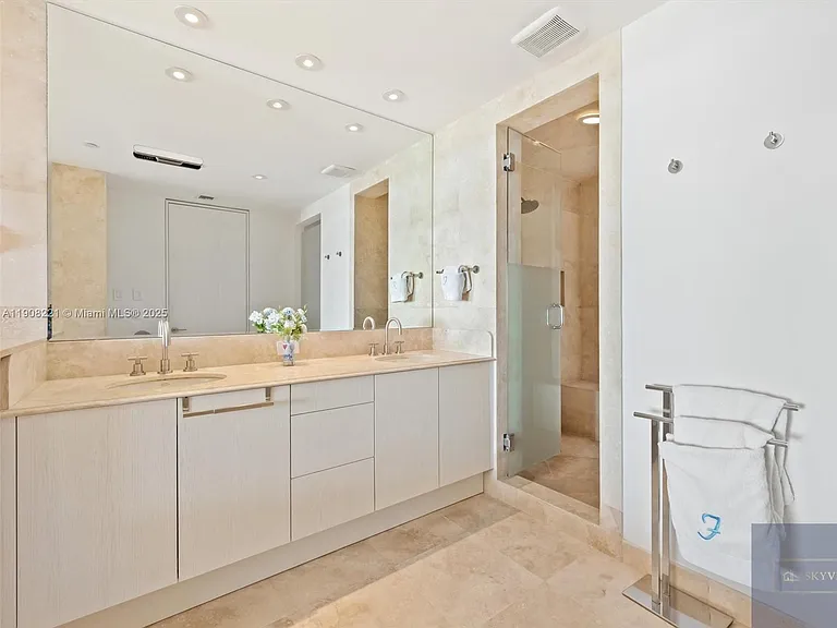 5142 Fisher Island Dr #5142 — Photo 26
