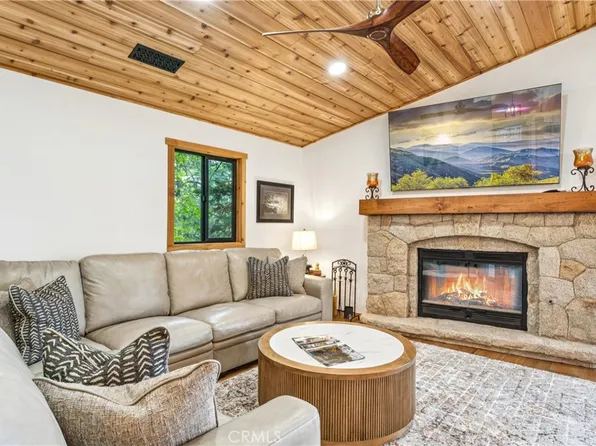 590 Arrowhead Villa Dr, Lake Arrowhead, CA 92352