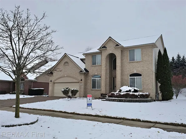 8564 Washington Woods Dr, Washington, MI 48094