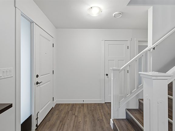 5th image of 560 Christleton Ave