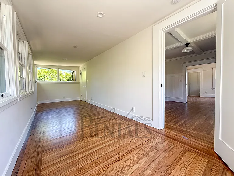 1329 Oxford St — Photo 7