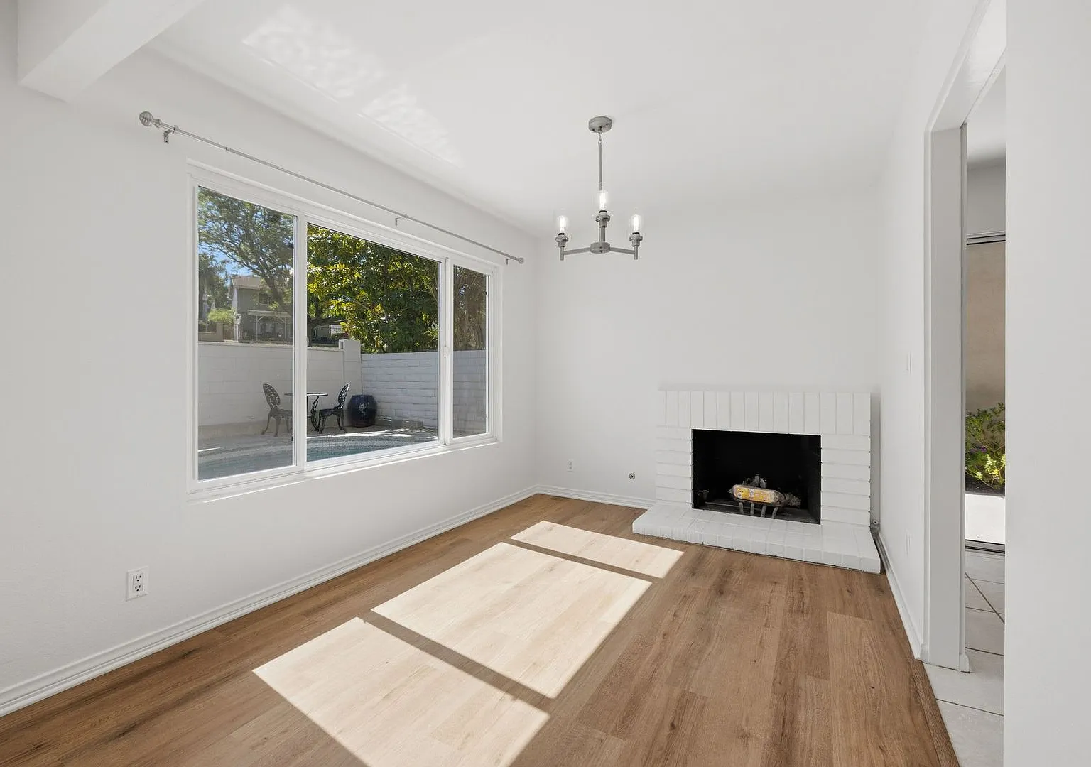 Beautifully Updated Home in Lake Lindero — Photo 4