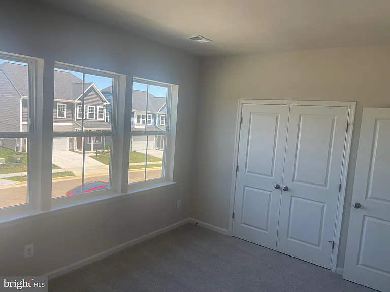 11 Forest Grove Ave — Photo 16
