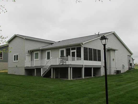 5th image of 482 Holly Tree Dr