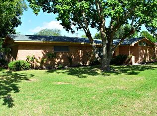 546 Willowick Dr, Port Lavaca, TX 77979
