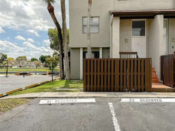 10000 NW 9th Street Cir, Miami, FL