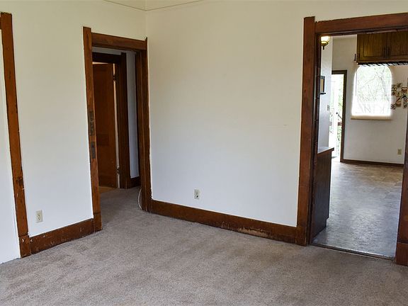 4th image of 712 E Flint St