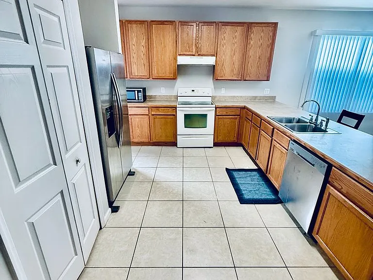 402 Breckenridge Cir SE — Photo 6