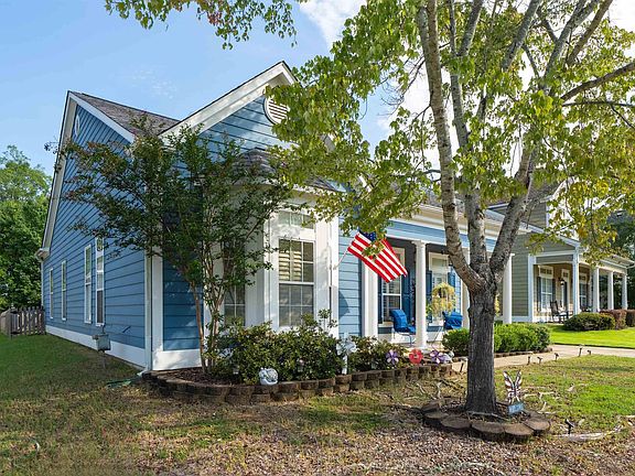 3rd image of 6427 N Clubview Cir