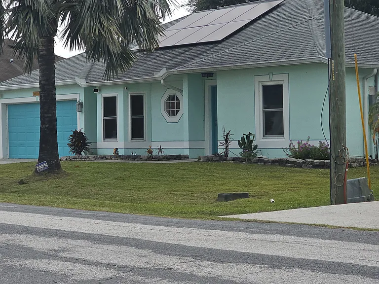 910 Derbyshire Dr — Photo 1