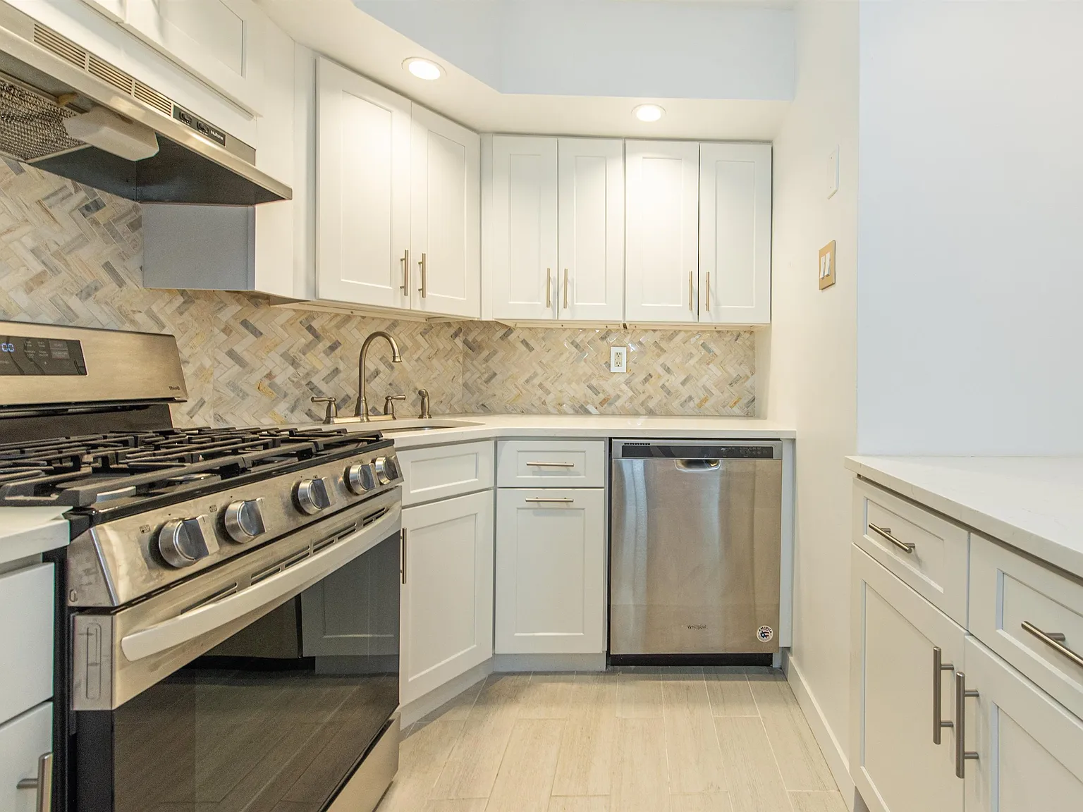 2 bed, 1.0 bath, $2,600 — Photo 3