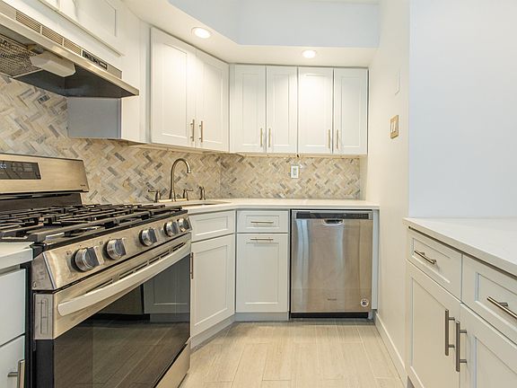 3rd image of 6405 Boulevard E #B1