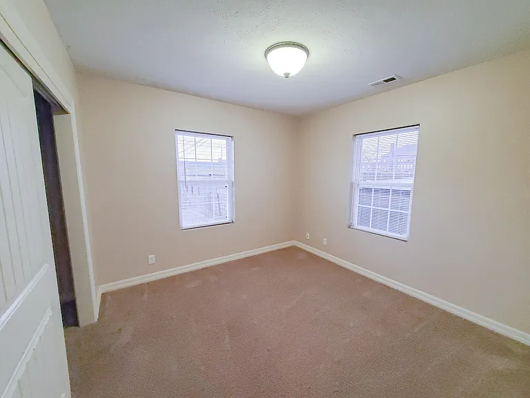 814 S 38th St — Photo 53