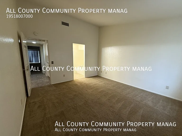 2277 Oak Ave — Photo 11