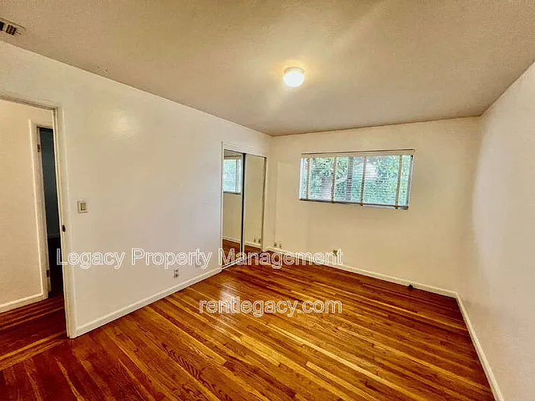 280 Markham Ave — Photo 11