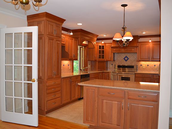 3rd image of 363 Hanley Cir