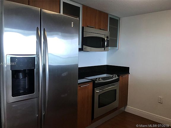 5th image of 1800 N Bayshore Dr APT 3908