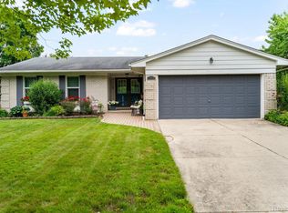 18430 Westbrook Dr, Livonia, MI 48152