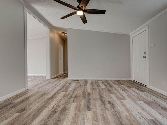 3rd image of 92 Delmar Ln