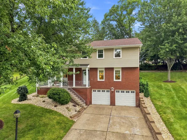 104 Oxbridge Dr, Coraopolis, PA 15108