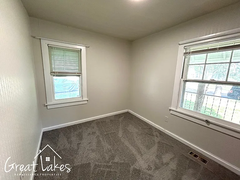 24601 Tallman Ave — Photo 10