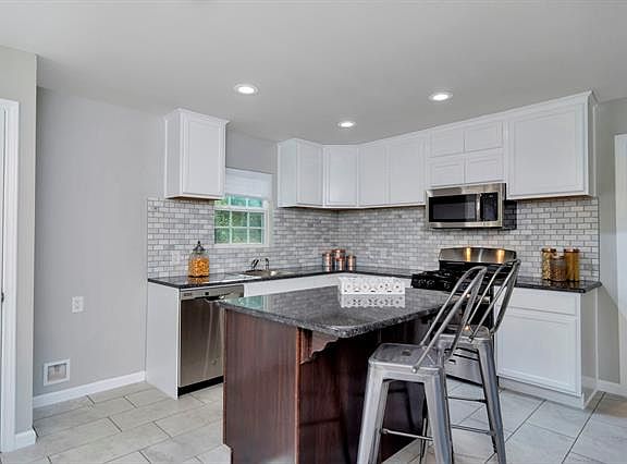 3rd image of 3512 Bewley St