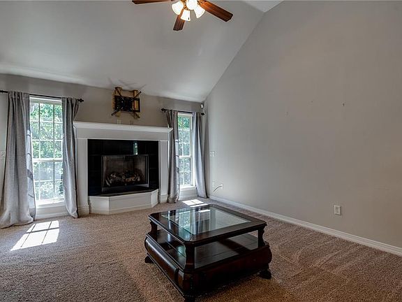 3rd image of 10 Norman Ln