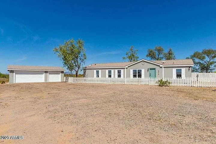 4 bed, 1848 sqft, $2,500 — Photo 2