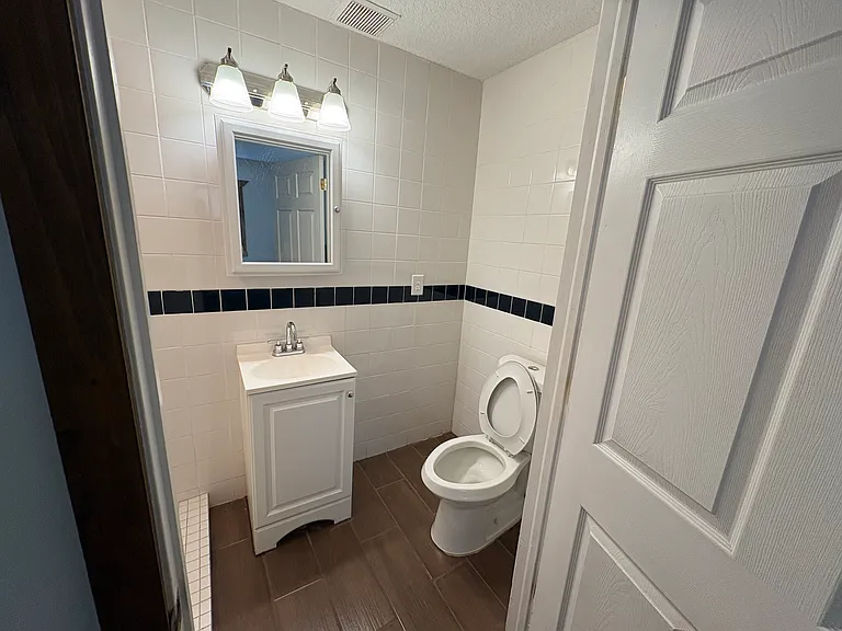 513 Greenbrough Dr — Photo 7