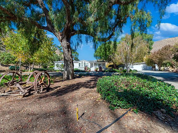 3rd image of 1057 E La Loma Ave