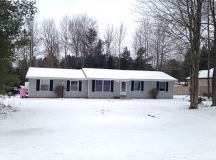 2304 Greenbrier Dr, Cadillac, MI 49601