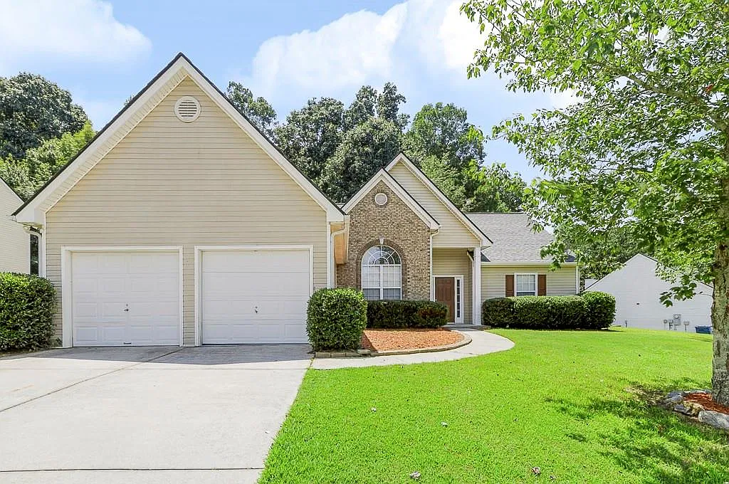 3 bed, 1946 sqft, $2,400 — Photo 3