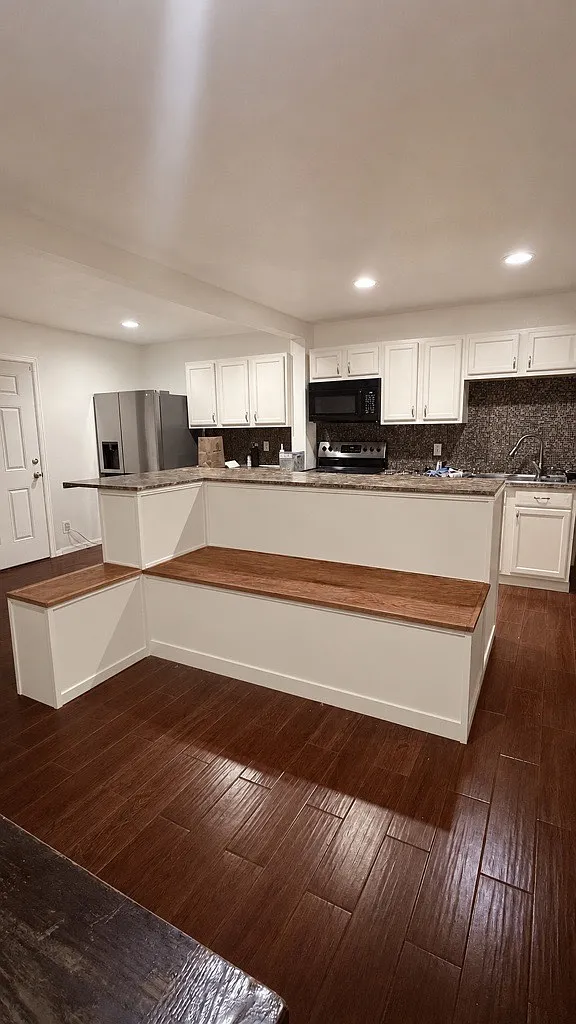 3 bed, 2.5 bath, 2000 sqft, $2,576 — Photo 1