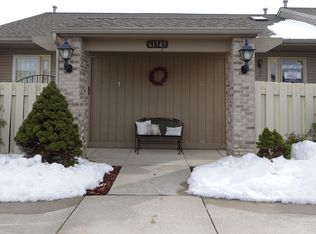 61745 Valley Forge Dr UNIT 2, South Lyon, MI