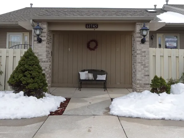 61745 Valley Forge Dr Unit 2, South Lyon, MI 48178