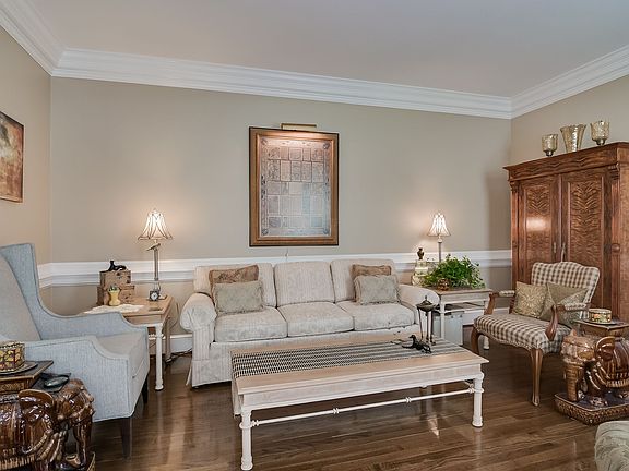 5th image of 2034 Pheasant Creek Dr