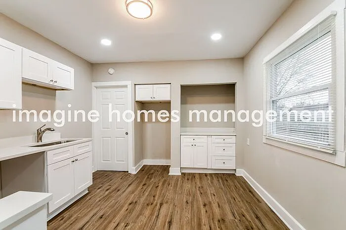 915 N Gray St — Photo 5