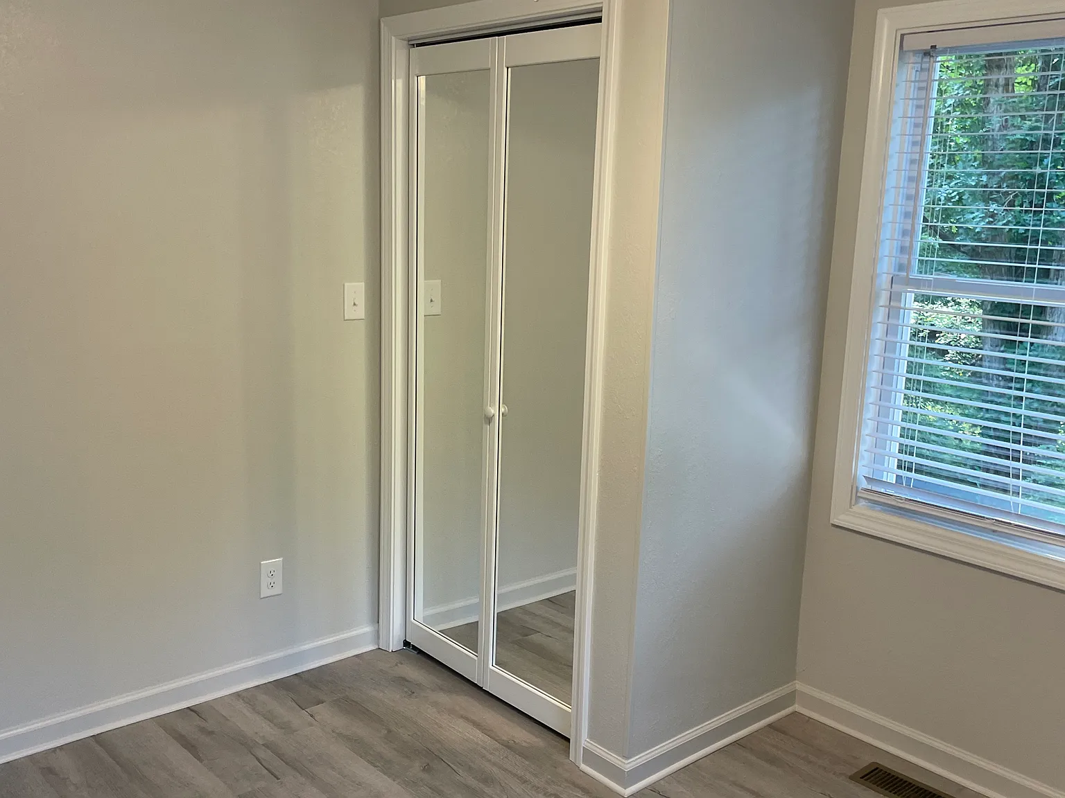 2 bed, 900 sqft, $2,200 — Photo 4