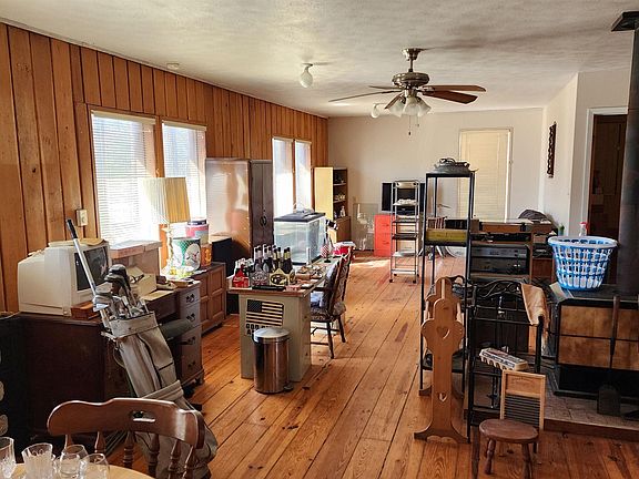 3rd image of 165 Howard Creek Rd